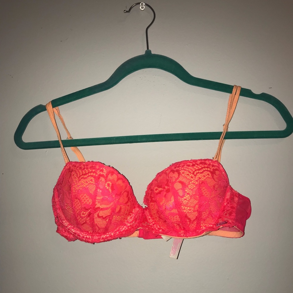 Pink/Victoria’s secret bra